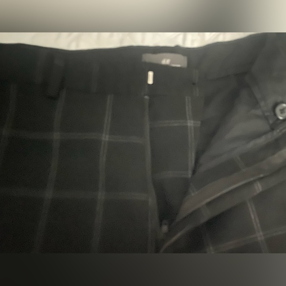H&M Tapered Cropped by H&M
in black with a white checkered Slim Petite Sz 30 - Picture 4 of 4